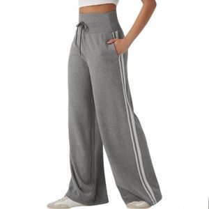 NWT Halara Gray Wide-Leg glowy ribbed loungewear Pants with side Stripes size S